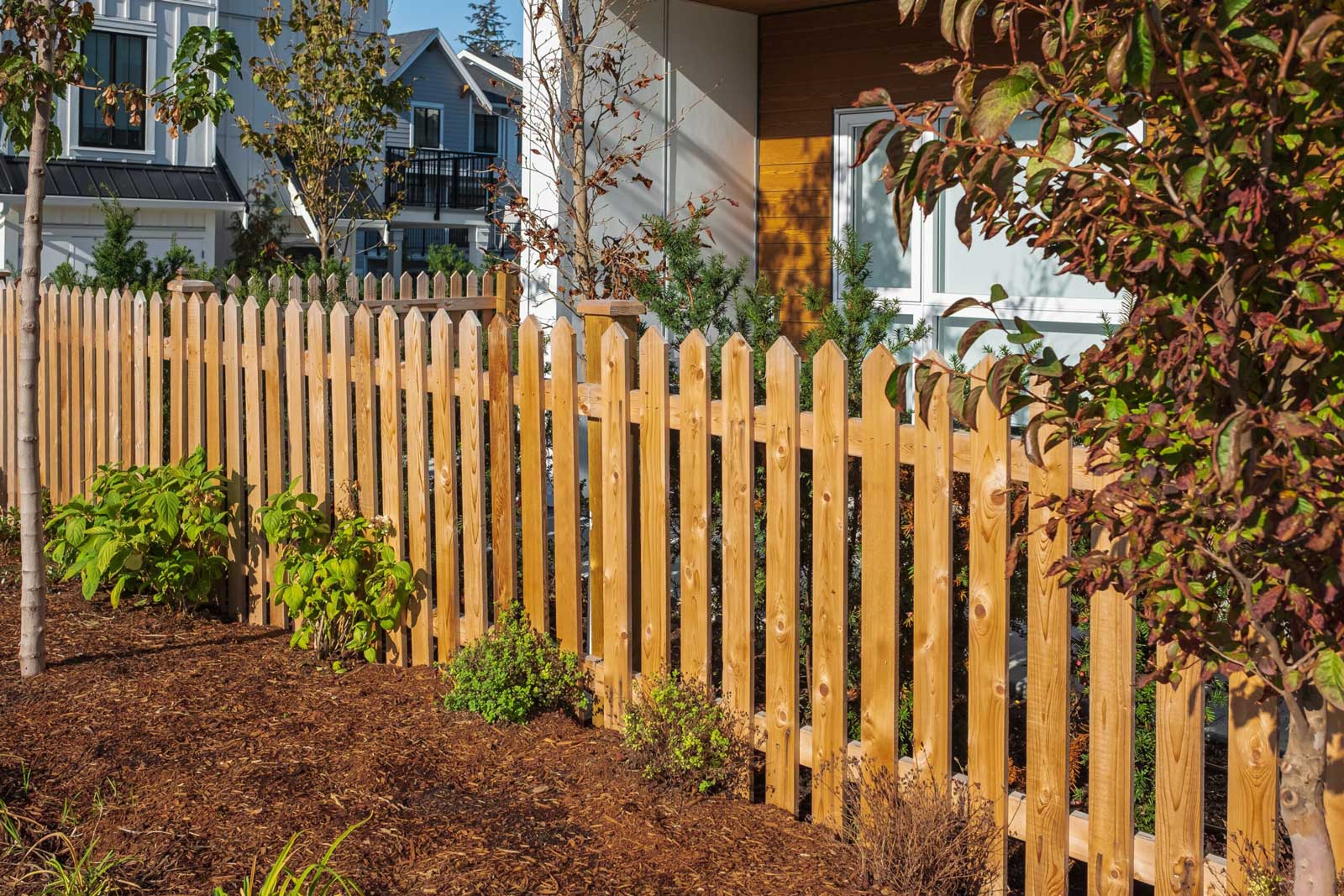 Read more about the article Wood, Vinyl, or Aluminum Fencing: Pros and Cons for Midwest Weather