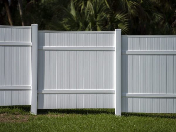 Vinyl commercial fence